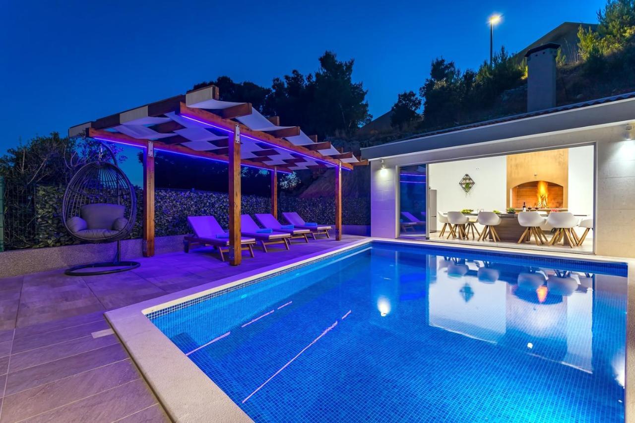 Villa Matan - Only 200M From The Sandy Beaches, Private 28M2 Pool Omiš Exteriör bild