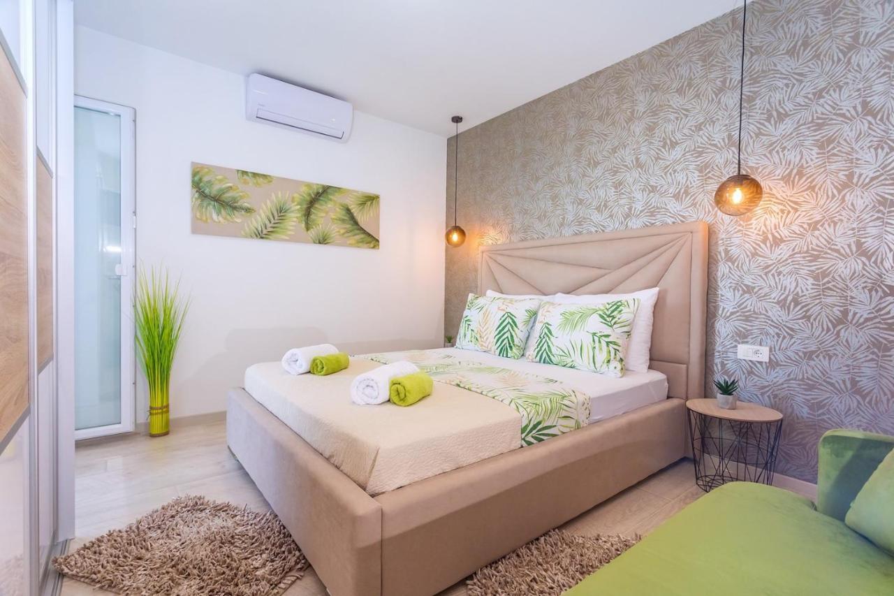 Villa Matan - Only 200M From The Sandy Beaches, Private 28M2 Pool Omiš Exteriör bild