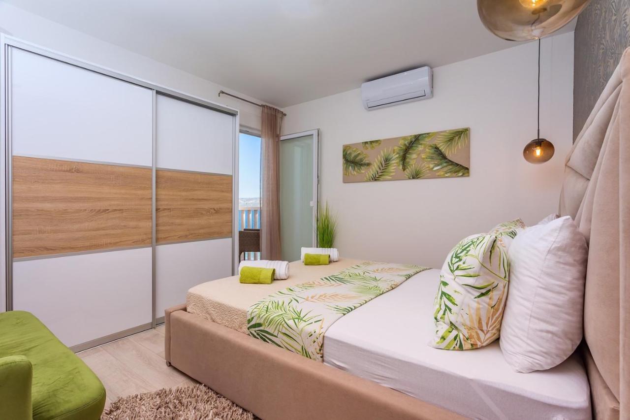 Villa Matan - Only 200M From The Sandy Beaches, Private 28M2 Pool Omiš Exteriör bild