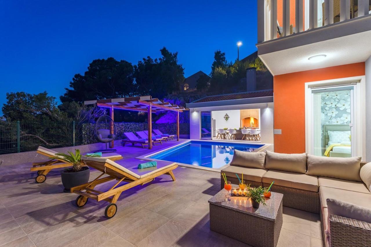 Villa Matan - Only 200M From The Sandy Beaches, Private 28M2 Pool Omiš Rum bild