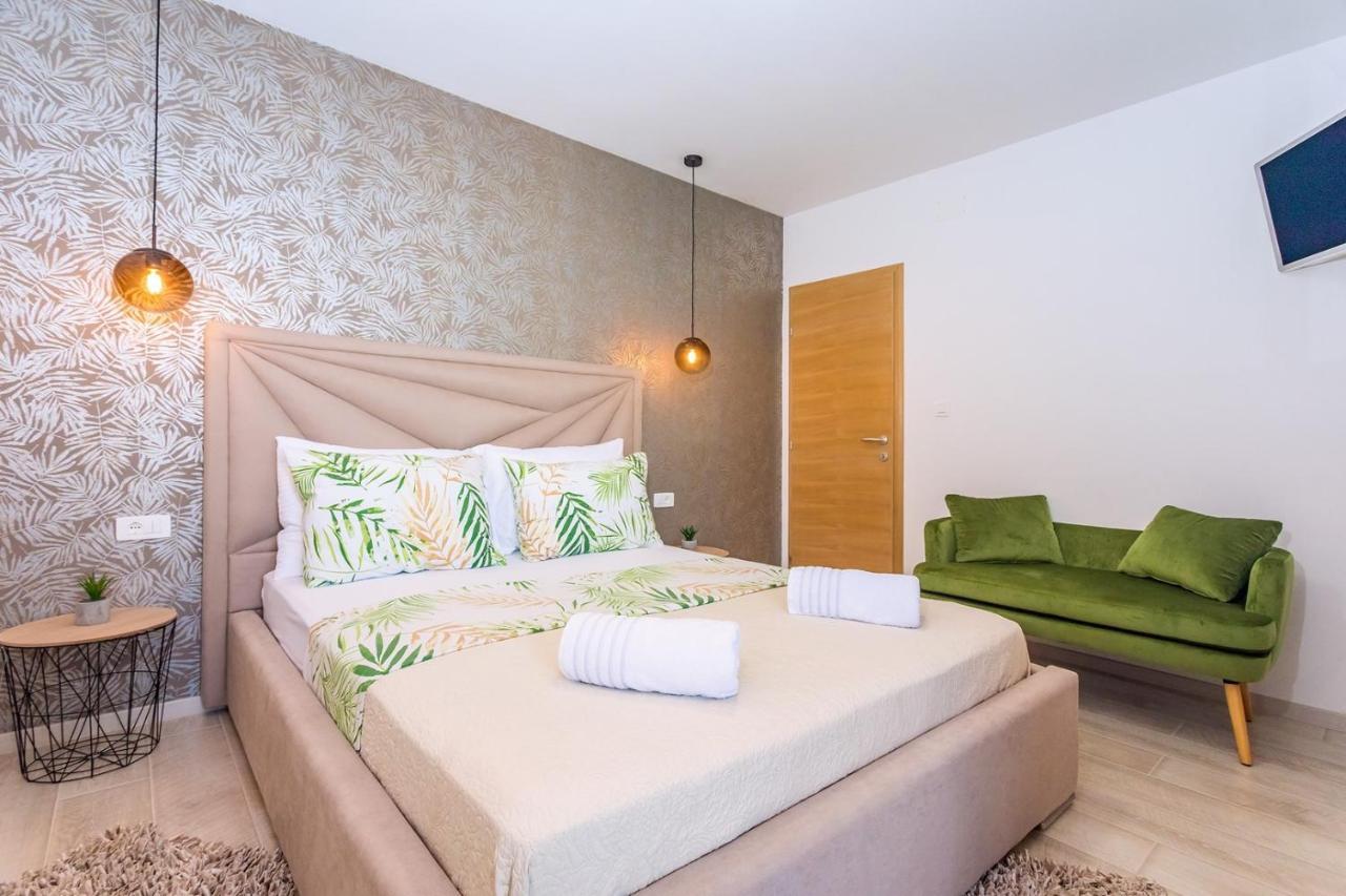 Villa Matan - Only 200M From The Sandy Beaches, Private 28M2 Pool Omiš Rum bild
