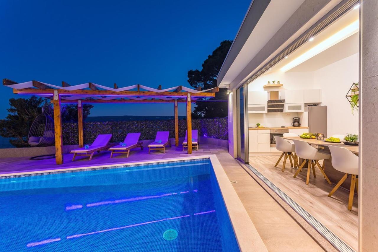 Villa Matan - Only 200M From The Sandy Beaches, Private 28M2 Pool Omiš Rum bild