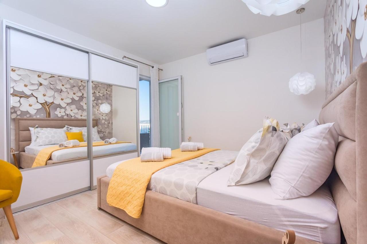 Villa Matan - Only 200M From The Sandy Beaches, Private 28M2 Pool Omiš Rum bild